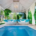 Апартаменты Venera & Anastasia Palace