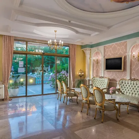 Venera & Anastasia Palace סאני ביץ'