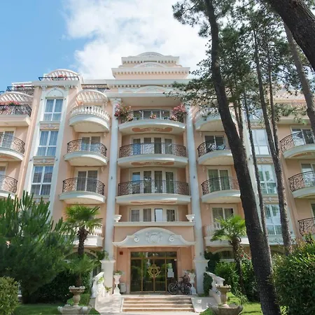 Venera & Anastasia Palace סאני ביץ'