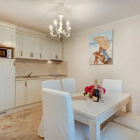 Venera & Anastasia Palace סאני ביץ'