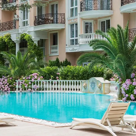 Venera & Anastasia Palace Апартамент *