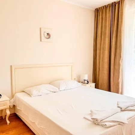 Venera & Anastasia Palace Апартамент *